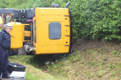 Weiler zum Stein: VU mit umgekippten Betonmischer