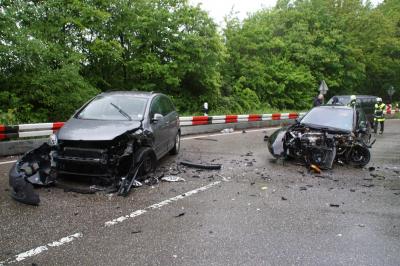Pforzheim: schwerer Frontalzusammenstoss fordert zwei Verletzte