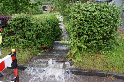 Kreis Goeppingen: Feuerwehr kaempft gegen die Wassermassen - Einsatz wird die ganze Nacht andauern