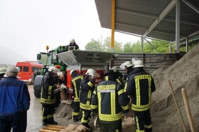 Kreis Goeppingen: Feuerwehr kaempft gegen die Wassermassen - Einsatz wird die ganze Nacht andauern