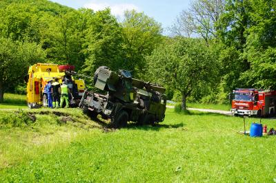 Lenningen: LKW umgekippt