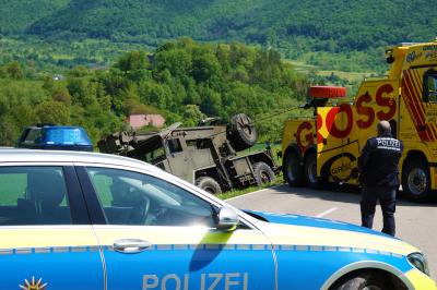 Lenningen: LKW umgekippt