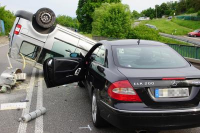 Neckartenzlingen: Horrorunfall auf der B312 mit 8 Verletzten