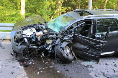 Marbach- Rielingshausen: Frontalzusammenstoss 2 Pkws , 7 Verletzte darunter 2 Kinder