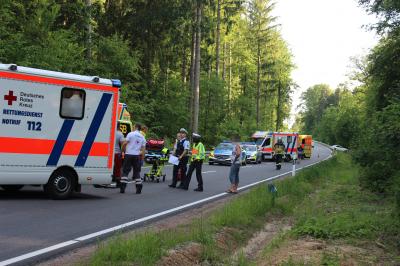 Marbach- Rielingshausen: Frontalzusammenstoss 2 Pkws , 7 Verletzte darunter 2 Kinder