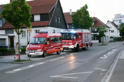 Schoenaich: Feuerwehr befreit Rettungsdienstpersonal aus stecken gebliebenen Aufzug 