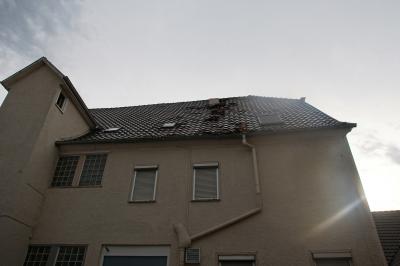 Kirchheim: Blitz sprengt Kamin und entzuendet Gasleitung