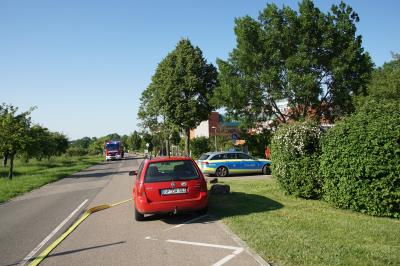 Bad Boll: PKW brennt unter Carport