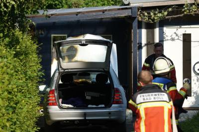 Bad Boll: PKW brennt unter Carport