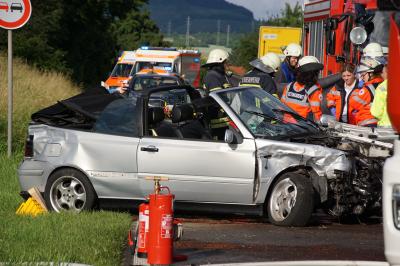 Waiblingen: Schwerer Verkehrsunfall mit eingeklemmter Person