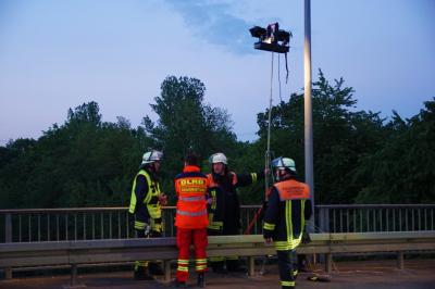 Wendlingen: Unbekannter Gegenstand loest Einsatz von Feuerwehr und DLRG aus