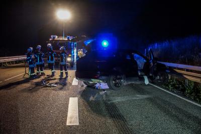 Magstadt: Jaguar kracht in Gegenverkehr - Fahrerin schwer verletzt