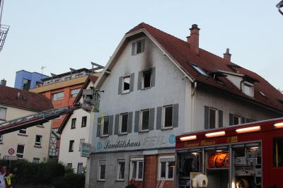Marbach a.N.: Kuechenbrand in Mehrfamilienhaus - 1 Verletzte Person 