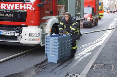 Pforzheim: zwei Brandstellen auf einem Gartengelaende und eine Huette in Vollbrand