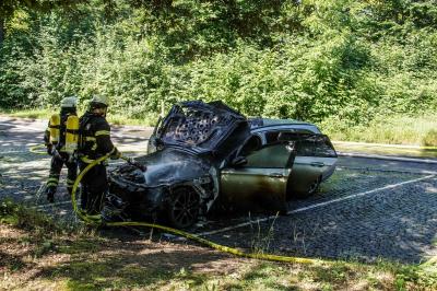 Sindelfingen: PKW Brand auf Parkplatz vom Krankenhaus