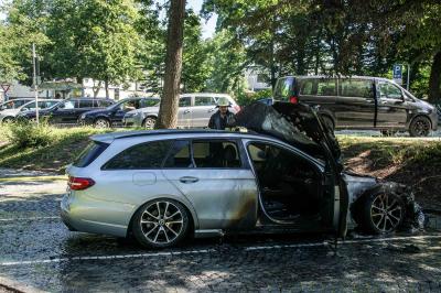 Sindelfingen: PKW Brand auf Parkplatz vom Krankenhaus