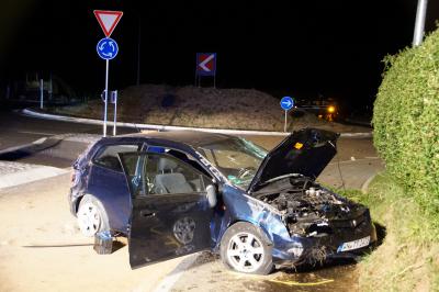 Winnenden: 21- Jaehriger schanzt ueber Kreisverkehr, Lebensgefaehrlich verletzt 