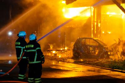 Goeppingen: Brand eines Landwirtschaftlichen Gebaeudes - Flammen von weitem sichtbar