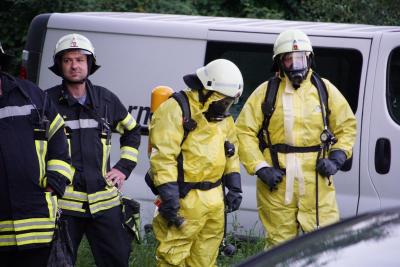 Untergruppenbach: Gefahrgutanhaenger stuerzt auf PKW