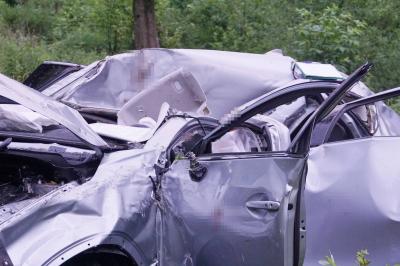 Neuweiler: schwerer Verkehrsunfall mit zwei toedlich Verletzten Personen