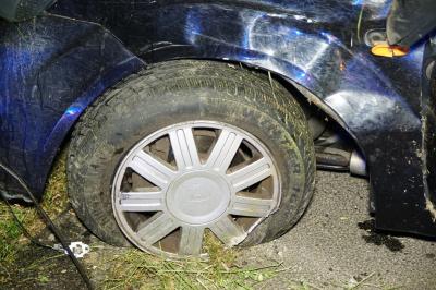 Fellbach/B14: Auto ueberschlaegt sich, zwei verletzte