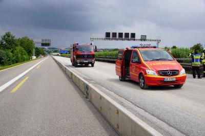 Moeglingen: PKW kommt von Fahrbahn ab und schanzt ueber Leitplanke