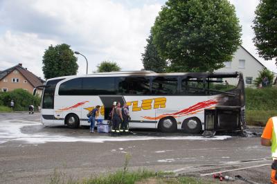 Obersulm-Willsbach: Reisebus ausgebrannt, Ursache noch unklar 