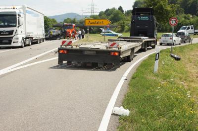 Metzingen/ B312, Verkehrsunfall mit LKW