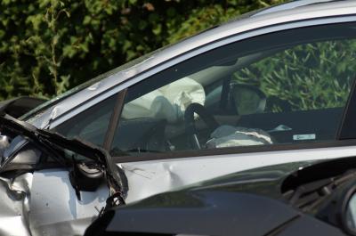 Frickenhausen-Tischardt: Frontalcrash mit drei Fahrzeugen