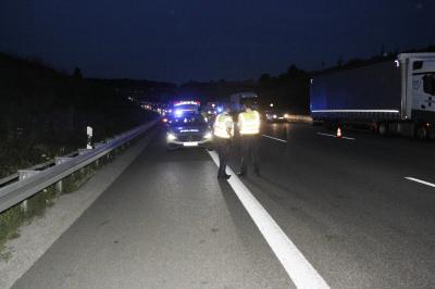 Remchingen: schwerer Verkehrsunfall zwischen Kleintransporter und Lkw - eine Person schwer Verletzt