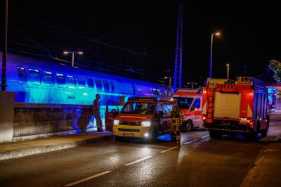 Esslingen-Zell: Person von Zug erfasst und toedlich verletzt - Zugverkehr eingestellt