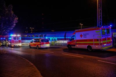 Esslingen-Zell: Person von Zug erfasst und toedlich verletzt - Zugverkehr eingestellt
