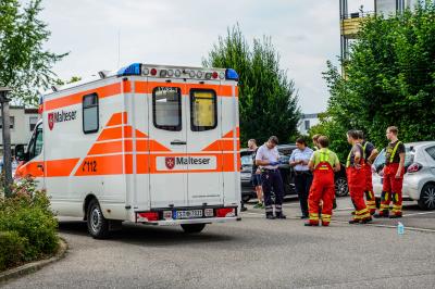 Koengen: Leiche und Verletzte Person in Wohnung gefunden - Feuerwehr mit Atemschutz in der Wohnung