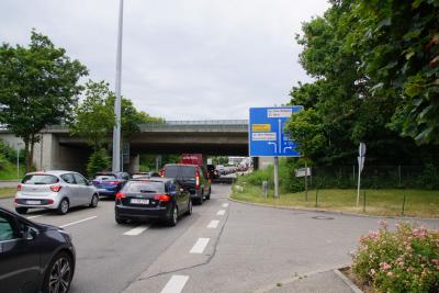 Stuttgart-Vaihingen: US Army Wachposten nach Kontakt mit verdaechtigem Gegenstand in Quarantaene â€“ Grosseinsatz der Feuerwehr