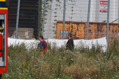 Bruchsal: Ultraleichtflugzeug stuerzt gegen Bauhaus Halle- 3 Tote 