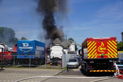 Obereisesheim: Brand einer Kfz- Firma, Rauchsaeule von weitem sichtbar