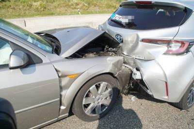 Heimsheim: ein Auffahrunfall mit vier Fahrzeugen fordern mehrere Verletzte