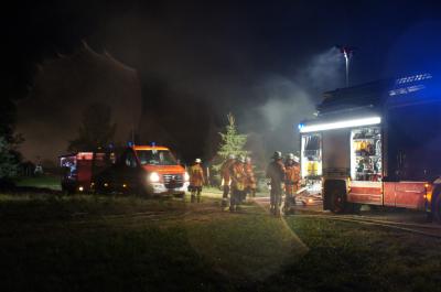 Frickenhausen - Linsenhofen Schuppen in Flammen