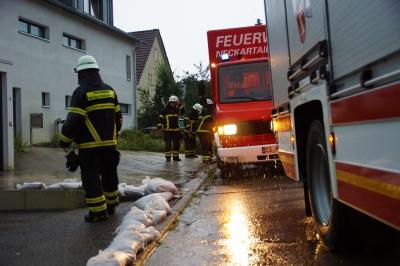 Neckartailfingen: Feuerwehr liefert Sandsaecke als Hochwasserschutz