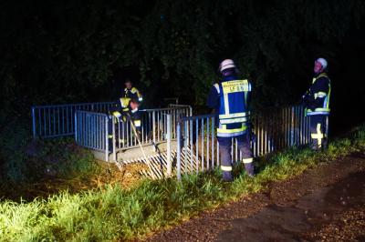 Kirchheim-Oetlingen: Dubikgraben tritt ueber die Ufer