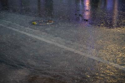 Nuertingen-Oberensingen: Gewitterzelle setzt Strassen unter Wasser