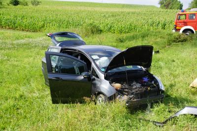 Freiberg am Neckar: Schwerer Verkehrunfall - Fahrzeug ueberschlaegt sich