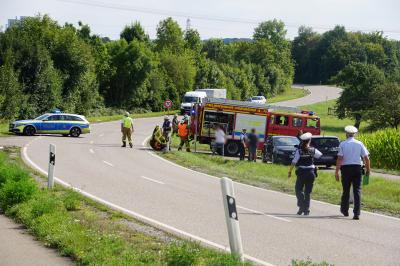 Freiberg am Neckar: Schwerer Verkehrunfall - Fahrzeug ueberschlaegt sich