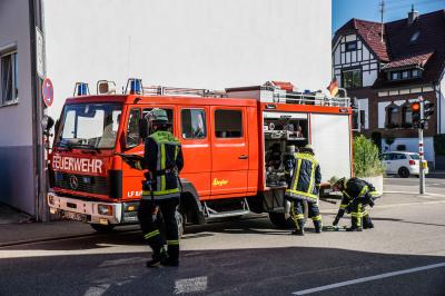 Kirchheim-Oetlingen: Brand fuehrt zu Rauchentwicklung an Wohngebaeude