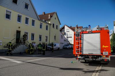Kirchheim-Oetlingen: Brand fuehrt zu Rauchentwicklung an Wohngebaeude
