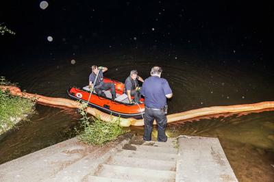 Esslingen: Oel auf dem Neckar fordert erneut die Feuerwehr