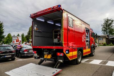 Wernau: Brand bei Schweissarbeiten - 2 Verletzte - Rauchsaeule kilometerweit zu sehen