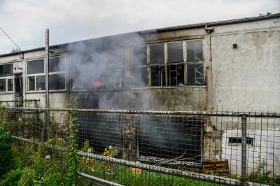 Wernau: Brand bei Schweissarbeiten - 2 Verletzte - Rauchsaeule kilometerweit zu sehen