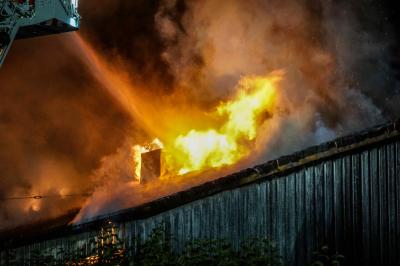 Filderstadt-Sielmingen: Brand im Aussenbereich greift auf Haus ueber â€“ Totalschaden â€“ mehrere Verletzte