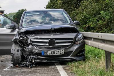 Grafenau-Doeffingen: Senior verliert die Kontrolle ueber sein Fahrzeug und kracht in Gegenverkehr - mehrere Verletzte